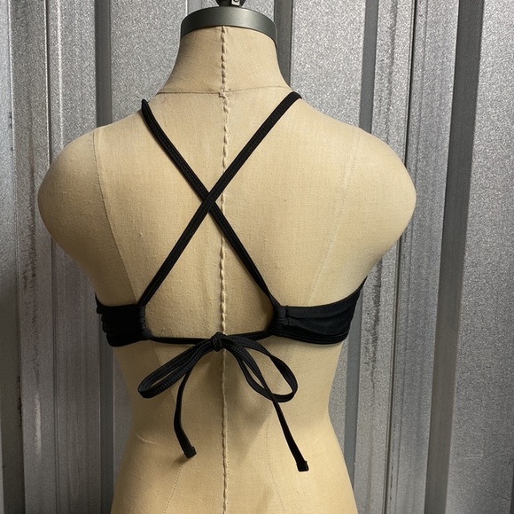 BOO HOO BLACK BIKINI TOP NWT LARGE - Picture 3 of 5